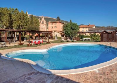 Agriturismo ad Assisi con piscina esterna per gruppi