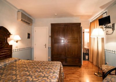 Camera Matrimoniale con Bagno in Country House Assisana