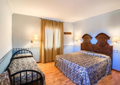 Camera Tripla presente nella country House Assisana
